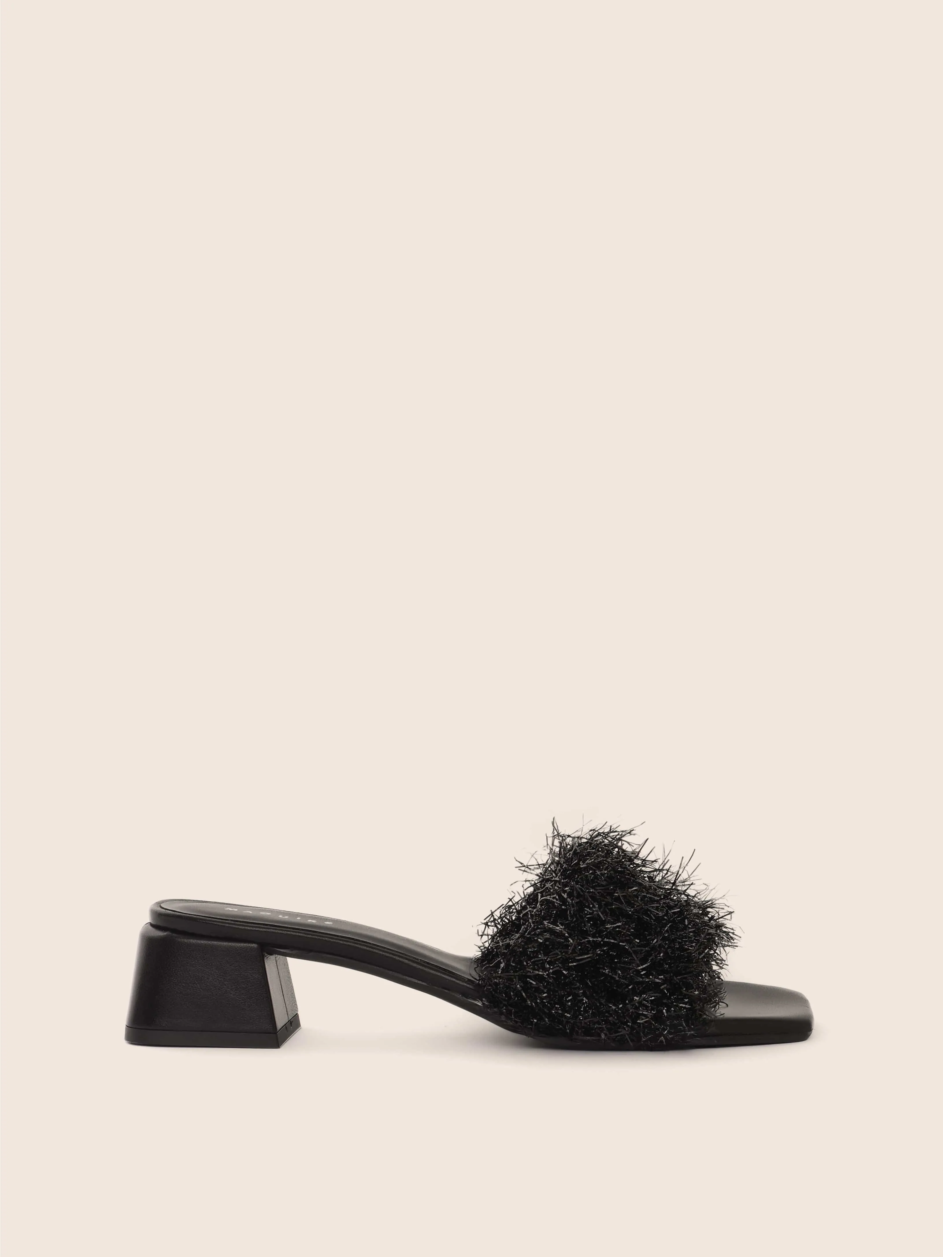 M??rida Black Sandal
